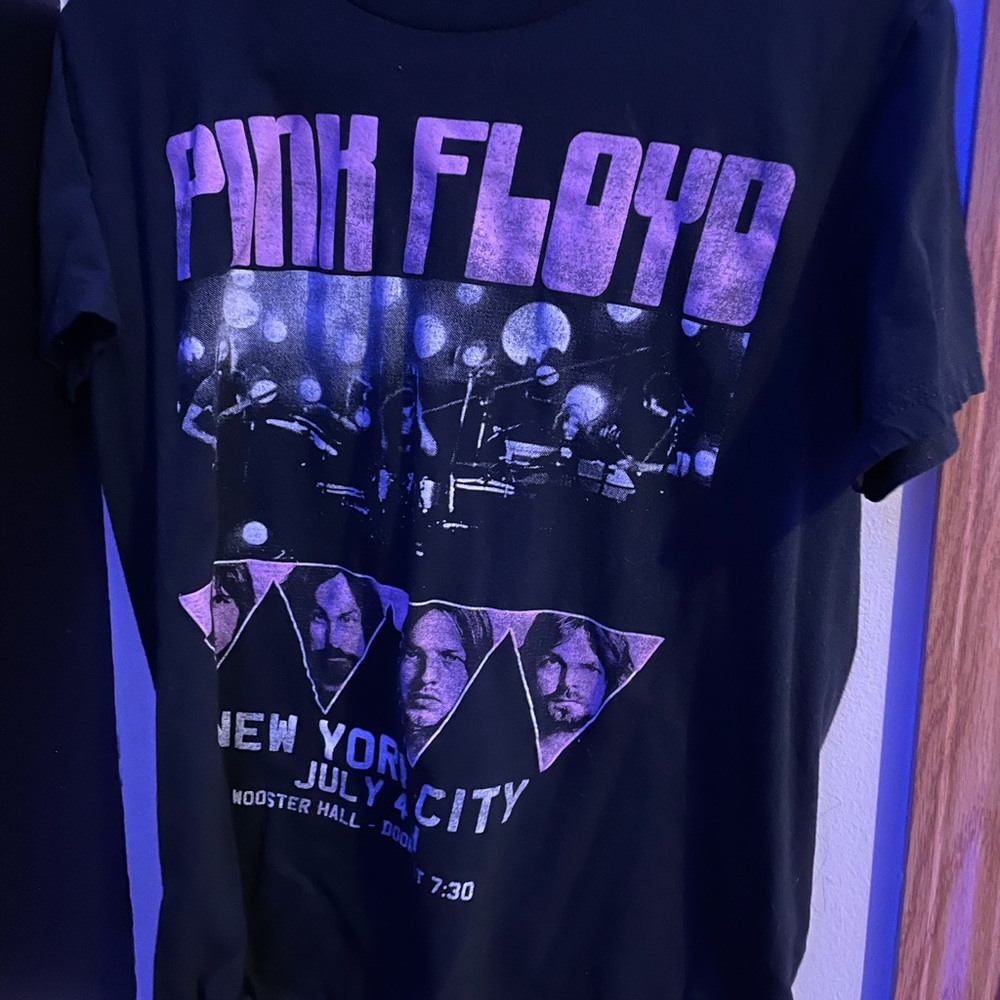 Pink Floyd shirt